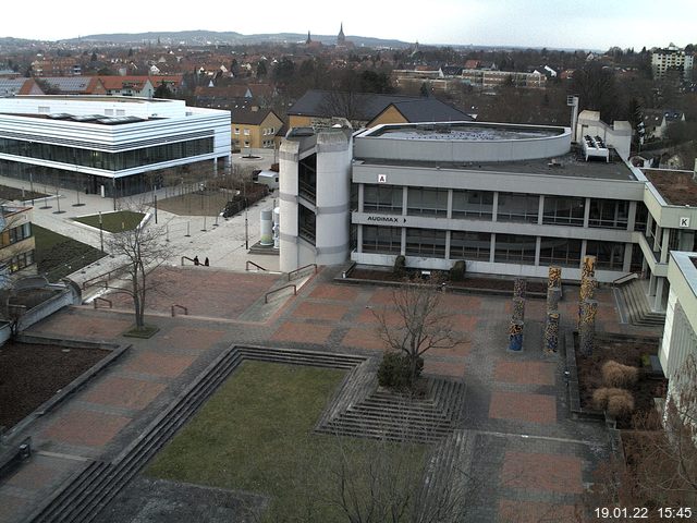 Foto der Webcam: Verwaltungsgebäude, Innenhof mit Audimax, Hörsaal-Gebäude 1