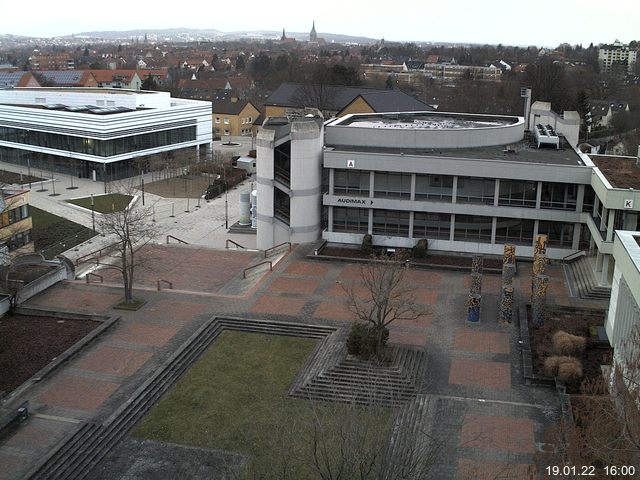 Foto der Webcam: Verwaltungsgebäude, Innenhof mit Audimax, Hörsaal-Gebäude 1