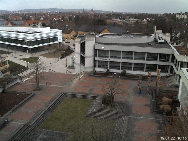 Foto der Webcam: Verwaltungsgebäude, Innenhof mit Audimax, Hörsaal-Gebäude 1