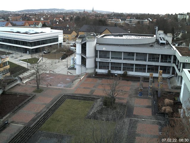 Foto der Webcam: Verwaltungsgebäude, Innenhof mit Audimax, Hörsaal-Gebäude 1