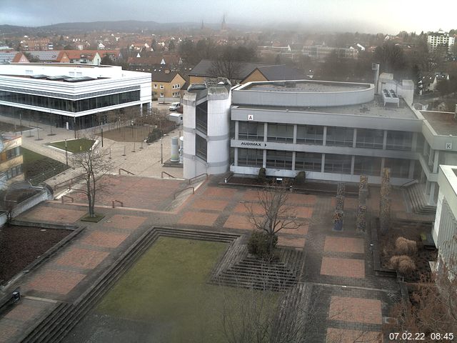 Foto der Webcam: Verwaltungsgebäude, Innenhof mit Audimax, Hörsaal-Gebäude 1