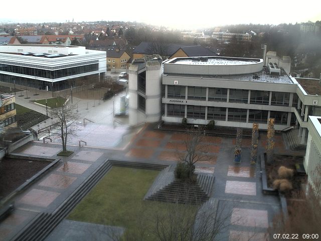 Foto der Webcam: Verwaltungsgebäude, Innenhof mit Audimax, Hörsaal-Gebäude 1