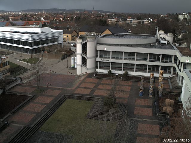 Foto der Webcam: Verwaltungsgebäude, Innenhof mit Audimax, Hörsaal-Gebäude 1