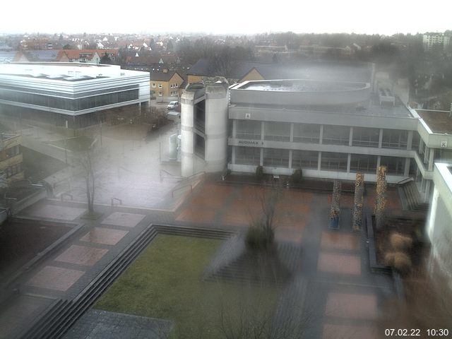 Foto der Webcam: Verwaltungsgebäude, Innenhof mit Audimax, Hörsaal-Gebäude 1