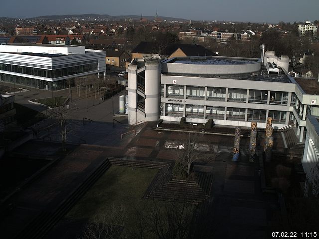 Foto der Webcam: Verwaltungsgebäude, Innenhof mit Audimax, Hörsaal-Gebäude 1