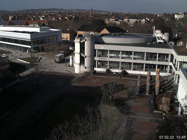 Foto der Webcam: Verwaltungsgebäude, Innenhof mit Audimax, Hörsaal-Gebäude 1