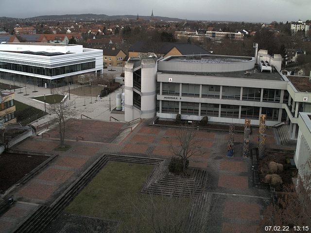 Foto der Webcam: Verwaltungsgebäude, Innenhof mit Audimax, Hörsaal-Gebäude 1