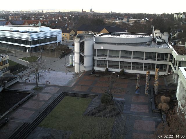 Foto der Webcam: Verwaltungsgebäude, Innenhof mit Audimax, Hörsaal-Gebäude 1