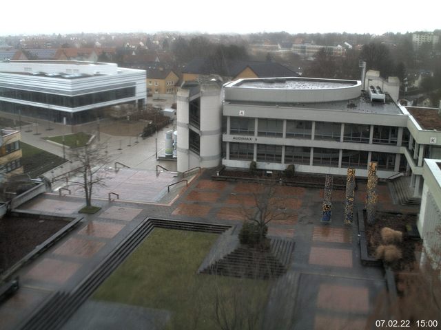 Foto der Webcam: Verwaltungsgebäude, Innenhof mit Audimax, Hörsaal-Gebäude 1