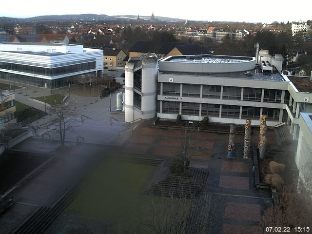 Foto der Webcam: Verwaltungsgebäude, Innenhof mit Audimax, Hörsaal-Gebäude 1