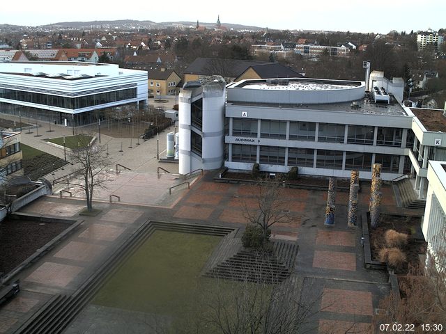 Foto der Webcam: Verwaltungsgebäude, Innenhof mit Audimax, Hörsaal-Gebäude 1