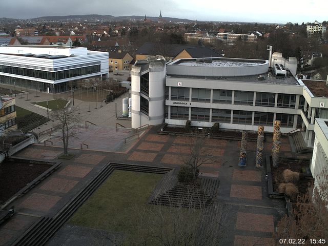 Foto der Webcam: Verwaltungsgebäude, Innenhof mit Audimax, Hörsaal-Gebäude 1