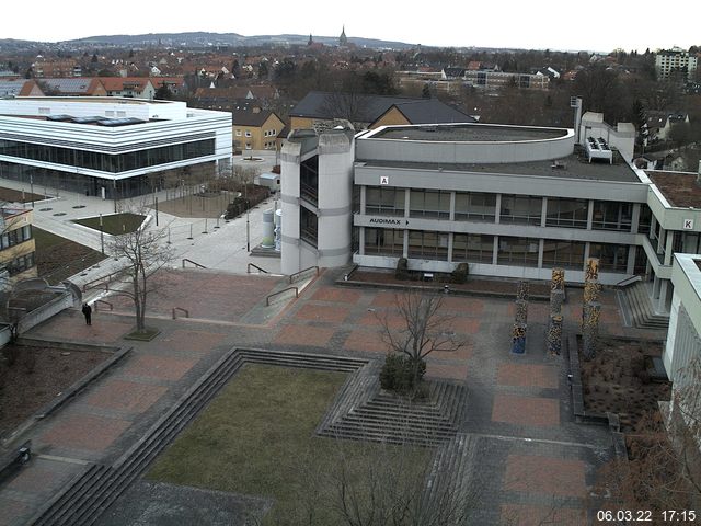 Foto der Webcam: Verwaltungsgebäude, Innenhof mit Audimax, Hörsaal-Gebäude 1