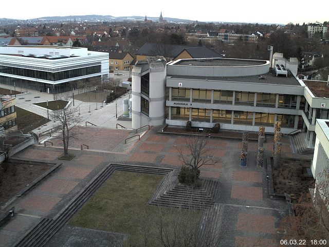 Foto der Webcam: Verwaltungsgebäude, Innenhof mit Audimax, Hörsaal-Gebäude 1