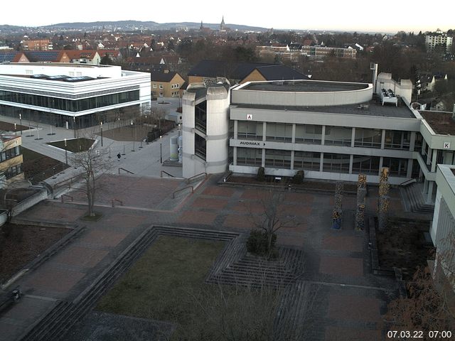 Foto der Webcam: Verwaltungsgeb&auml;ude, Innenhof mit Audimax, H&ouml;rsaal-Geb&auml;ude 1
