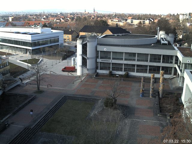 Foto der Webcam: Verwaltungsgeb&auml;ude, Innenhof mit Audimax, H&ouml;rsaal-Geb&auml;ude 1