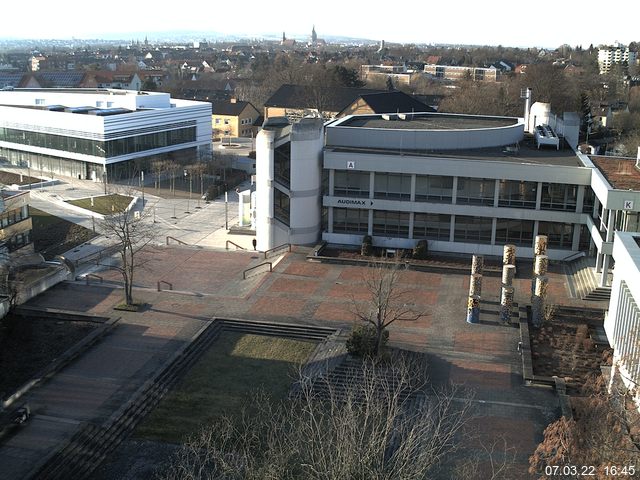 Foto der Webcam: Verwaltungsgeb&auml;ude, Innenhof mit Audimax, H&ouml;rsaal-Geb&auml;ude 1