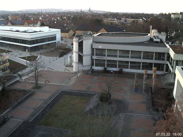 Foto der Webcam: Verwaltungsgeb&auml;ude, Innenhof mit Audimax, H&ouml;rsaal-Geb&auml;ude 1