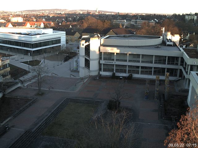 Foto der Webcam: Verwaltungsgeb&auml;ude, Innenhof mit Audimax, H&ouml;rsaal-Geb&auml;ude 1