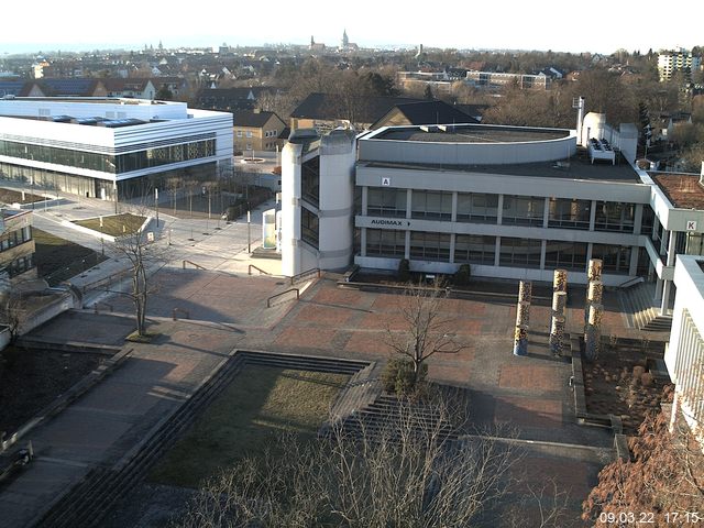 Foto der Webcam: Verwaltungsgebäude, Innenhof mit Audimax, Hörsaal-Gebäude 1