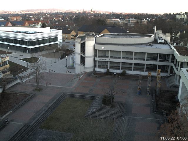 Foto der Webcam: Verwaltungsgeb&auml;ude, Innenhof mit Audimax, H&ouml;rsaal-Geb&auml;ude 1