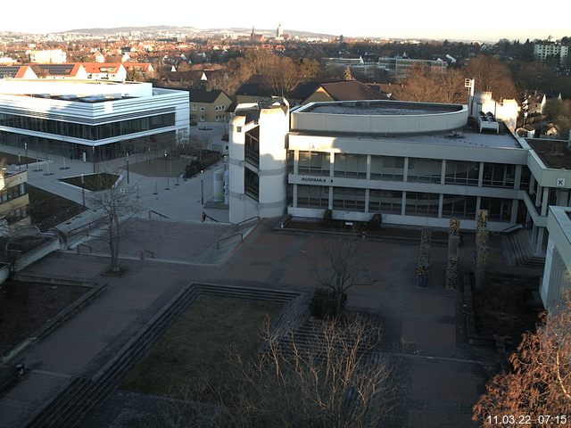 Foto der Webcam: Verwaltungsgeb&auml;ude, Innenhof mit Audimax, H&ouml;rsaal-Geb&auml;ude 1