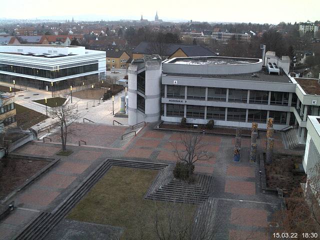 Foto der Webcam: Verwaltungsgeb&auml;ude, Innenhof mit Audimax, H&ouml;rsaal-Geb&auml;ude 1