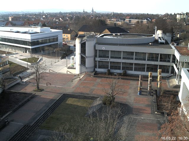 Foto der Webcam: Verwaltungsgeb&auml;ude, Innenhof mit Audimax, H&ouml;rsaal-Geb&auml;ude 1