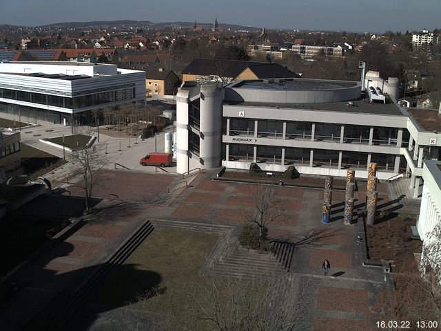 Foto der Webcam: Verwaltungsgebäude, Innenhof mit Audimax, Hörsaal-Gebäude 1