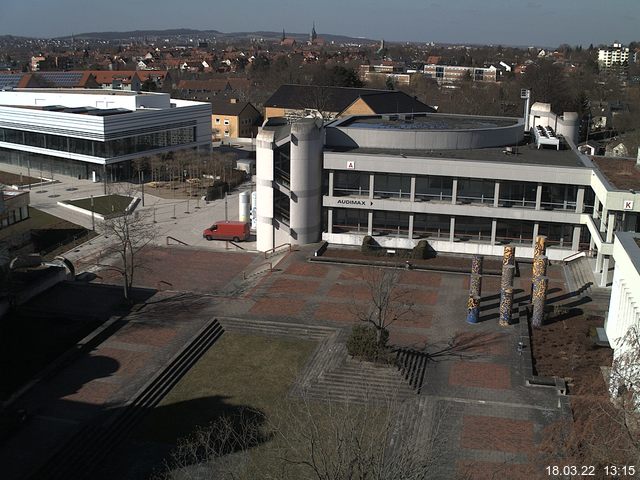 Foto der Webcam: Verwaltungsgebäude, Innenhof mit Audimax, Hörsaal-Gebäude 1