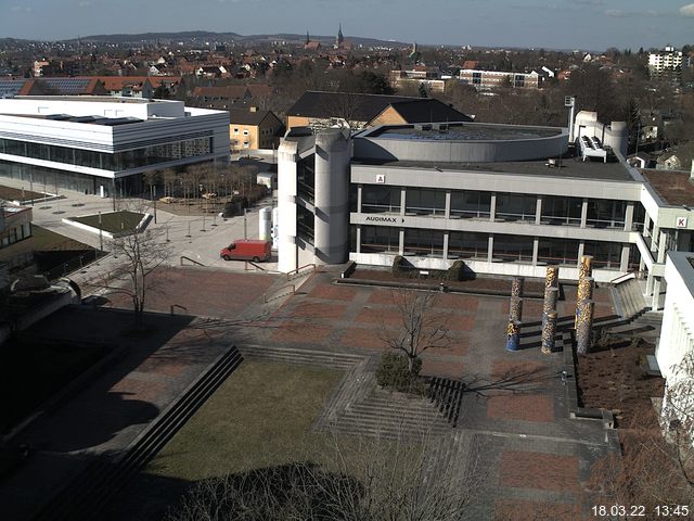 Foto der Webcam: Verwaltungsgebäude, Innenhof mit Audimax, Hörsaal-Gebäude 1