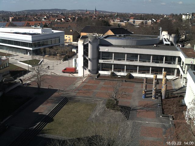 Foto der Webcam: Verwaltungsgebäude, Innenhof mit Audimax, Hörsaal-Gebäude 1