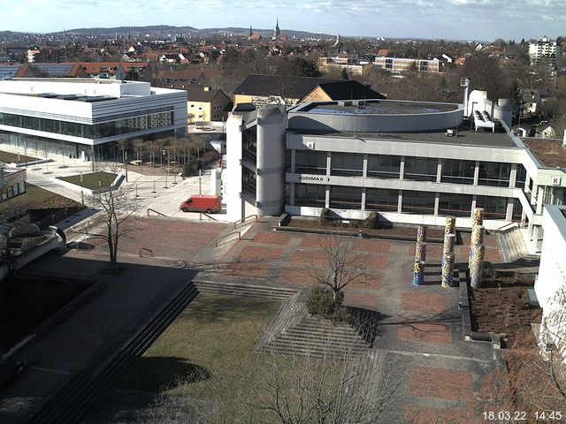 Foto der Webcam: Verwaltungsgebäude, Innenhof mit Audimax, Hörsaal-Gebäude 1