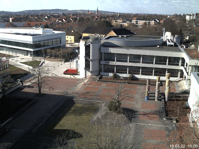 Foto der Webcam: Verwaltungsgebäude, Innenhof mit Audimax, Hörsaal-Gebäude 1