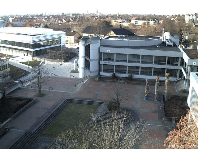 Foto der Webcam: Verwaltungsgebäude, Innenhof mit Audimax, Hörsaal-Gebäude 1