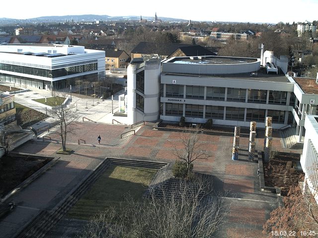 Foto der Webcam: Verwaltungsgebäude, Innenhof mit Audimax, Hörsaal-Gebäude 1