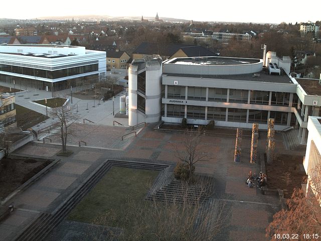 Foto der Webcam: Verwaltungsgebäude, Innenhof mit Audimax, Hörsaal-Gebäude 1