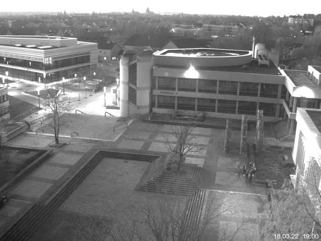 Foto der Webcam: Verwaltungsgebäude, Innenhof mit Audimax, Hörsaal-Gebäude 1