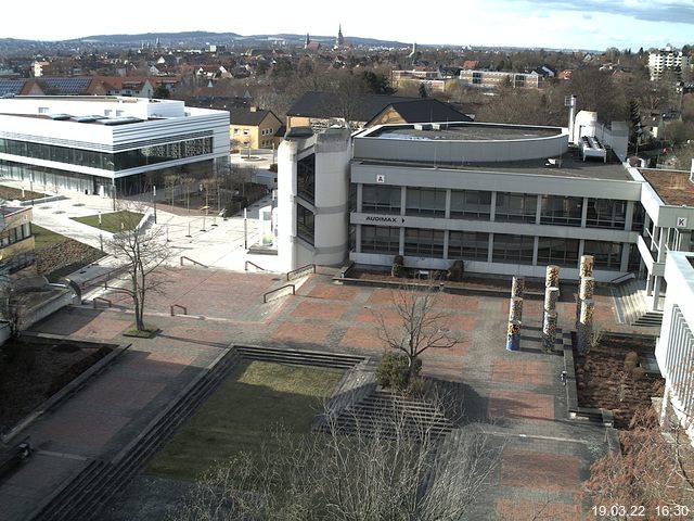 Foto der Webcam: Verwaltungsgeb&auml;ude, Innenhof mit Audimax, H&ouml;rsaal-Geb&auml;ude 1
