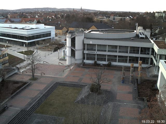 Foto der Webcam: Verwaltungsgeb&auml;ude, Innenhof mit Audimax, H&ouml;rsaal-Geb&auml;ude 1
