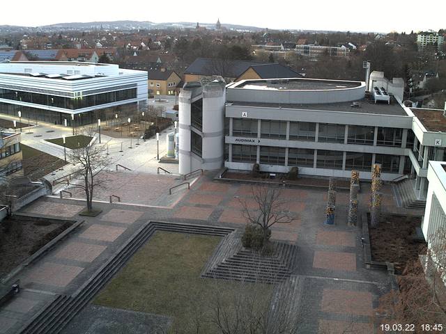 Foto der Webcam: Verwaltungsgeb&auml;ude, Innenhof mit Audimax, H&ouml;rsaal-Geb&auml;ude 1