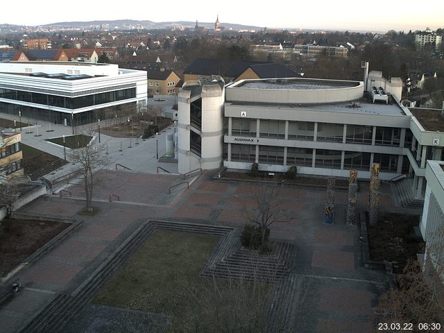 Foto der Webcam: Verwaltungsgeb&auml;ude, Innenhof mit Audimax, H&ouml;rsaal-Geb&auml;ude 1
