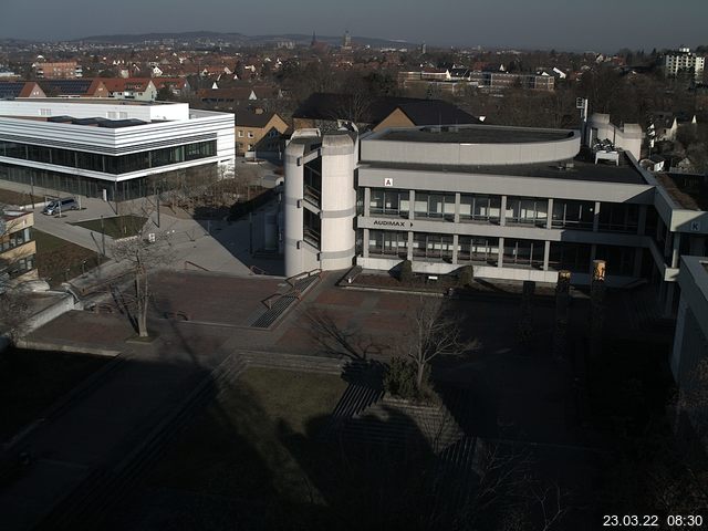 Foto der Webcam: Verwaltungsgeb&auml;ude, Innenhof mit Audimax, H&ouml;rsaal-Geb&auml;ude 1