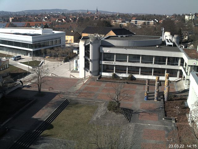 Foto der Webcam: Verwaltungsgebäude, Innenhof mit Audimax, Hörsaal-Gebäude 1