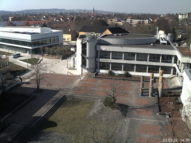 Foto der Webcam: Verwaltungsgebäude, Innenhof mit Audimax, Hörsaal-Gebäude 1