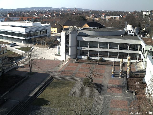 Foto der Webcam: Verwaltungsgebäude, Innenhof mit Audimax, Hörsaal-Gebäude 1