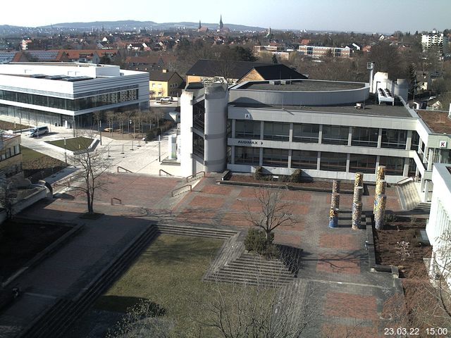 Foto der Webcam: Verwaltungsgebäude, Innenhof mit Audimax, Hörsaal-Gebäude 1