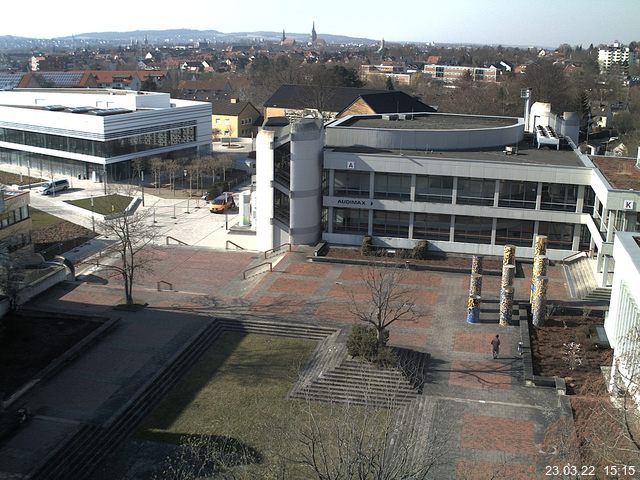 Foto der Webcam: Verwaltungsgebäude, Innenhof mit Audimax, Hörsaal-Gebäude 1