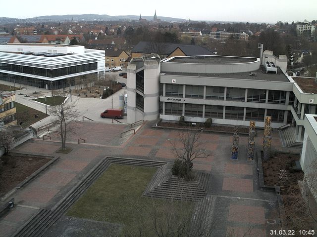 Foto der Webcam: Verwaltungsgebäude, Innenhof mit Audimax, Hörsaal-Gebäude 1