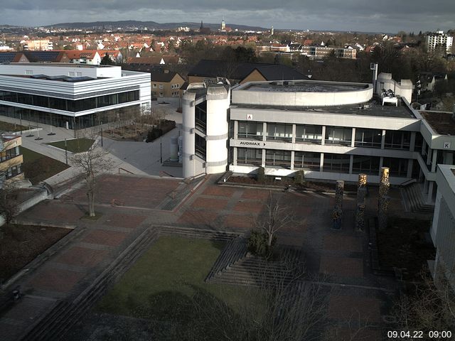 Foto der Webcam: Verwaltungsgebäude, Innenhof mit Audimax, Hörsaal-Gebäude 1